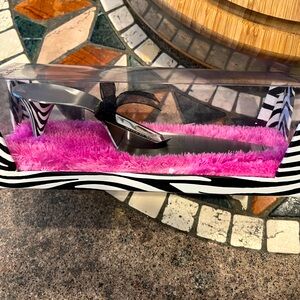 NEW Wild Eye Design Stainless Steel High Heel Cake Server